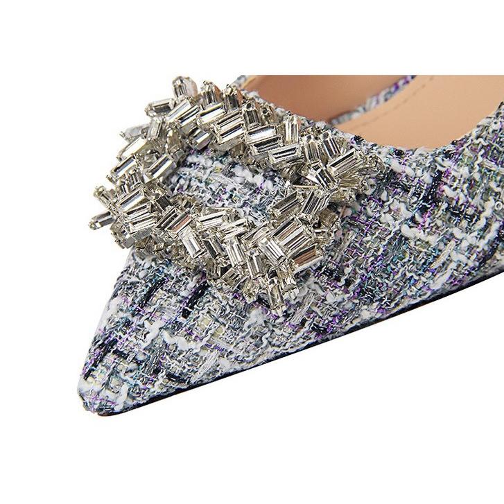 Simple and fashionable shallow shoes